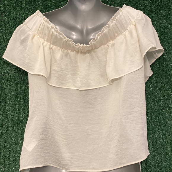 Ruffled off the shoulder top - Picture 2 of 3